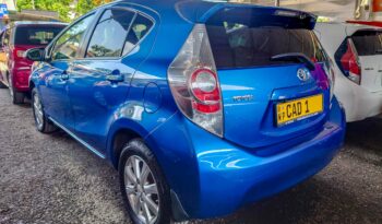 TOYOTA PRIUS C full