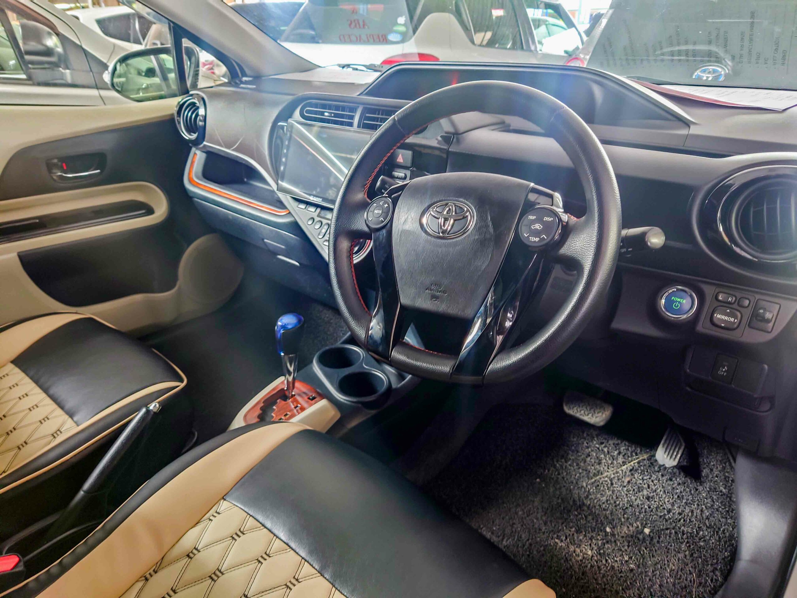 TOYOTA AQUA G Grade full