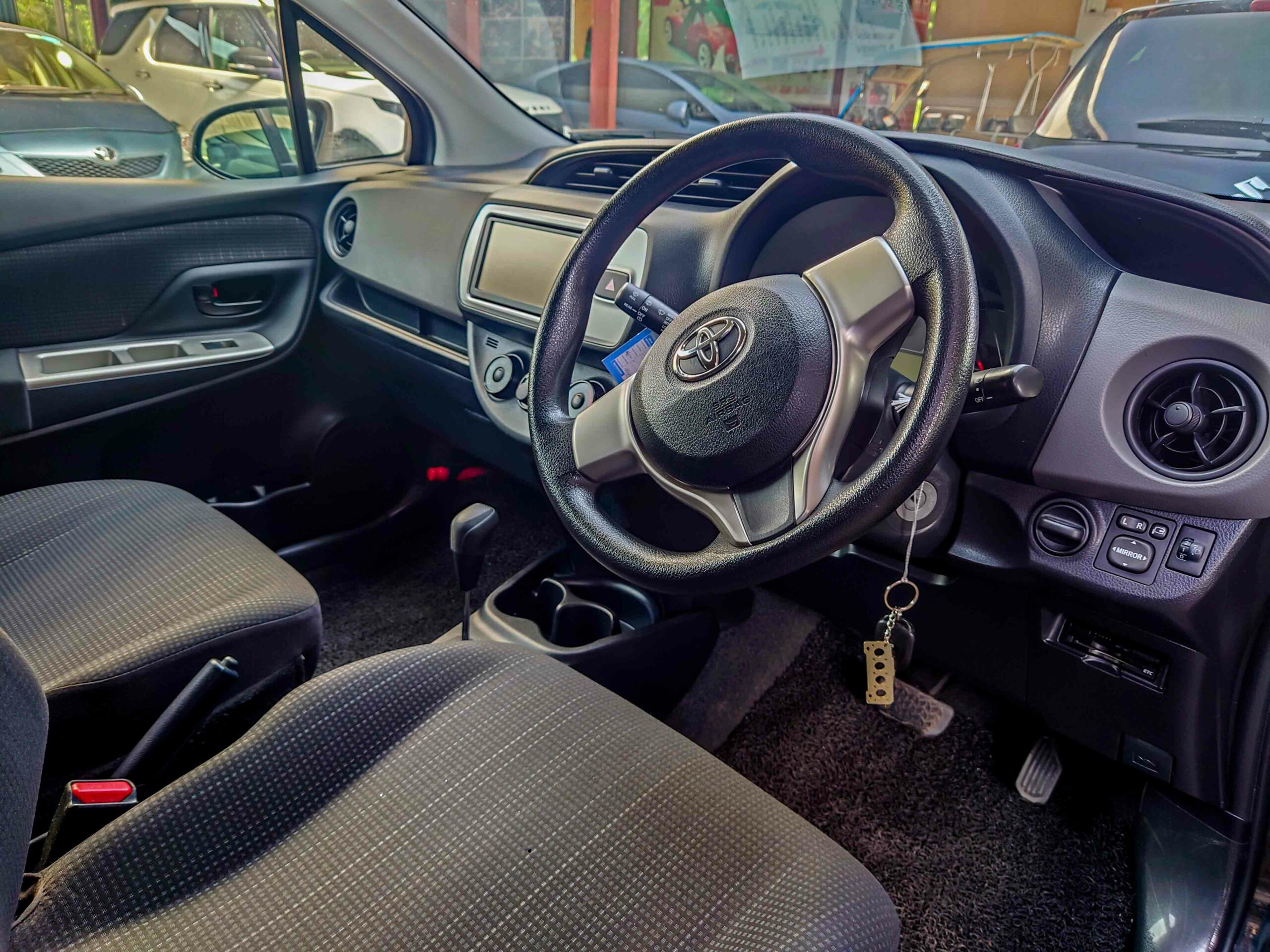 TOYOTA VITZ full