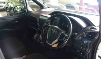 TOYOTA –  VOXY full