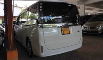 TOYOTA –  VOXY full