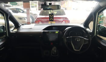 TOYOTA –  VOXY full
