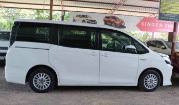 TOYOTA –  VOXY full