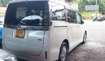 TOYOTA –  VOXY full